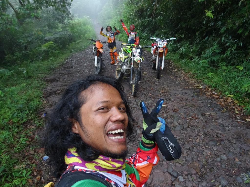 Batu Kapal Guest House & Jungle Trekking Bukit Lawang Exterior foto